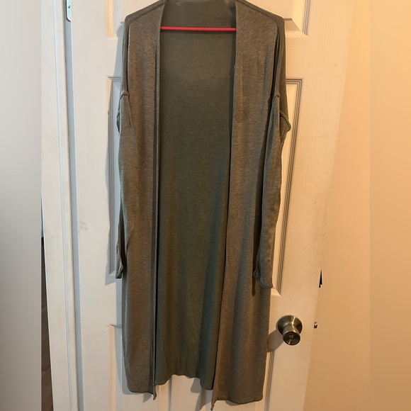 “Nicle Long Vest – Timeless Layering Piece” - Picture 1 of 1